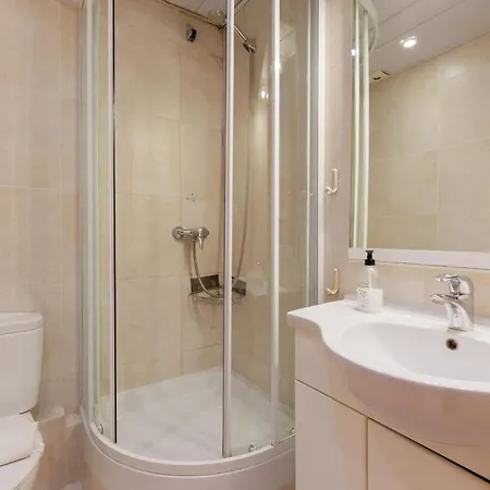 Apartment Aparteasy - Turo Park With Lovely Balcony