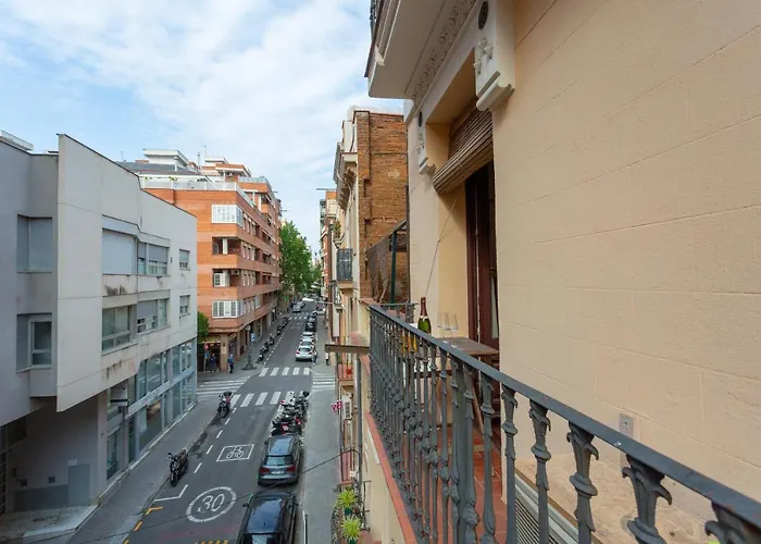 Aparteasy - Turo Park With Lovely Balcony *